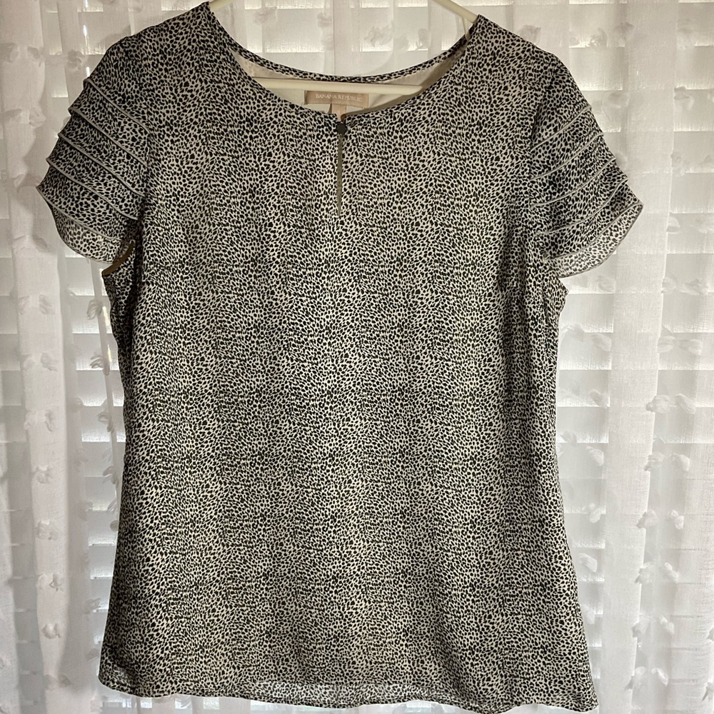 Banana Republic womens top/blouse, animal print, size 8, short sleeves, lined.